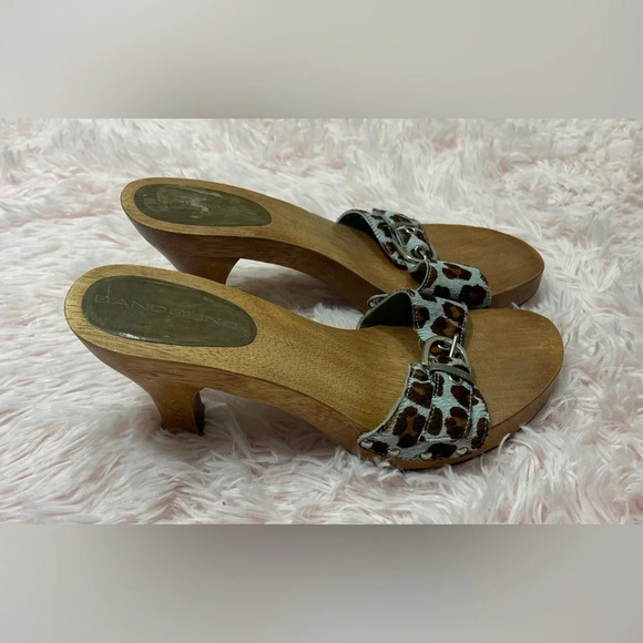 Bandolino Buckle Blue Brown Leopard Print Faux Fur Wood Clog Heels Women’s 8.5 - Picture 1 of 11
